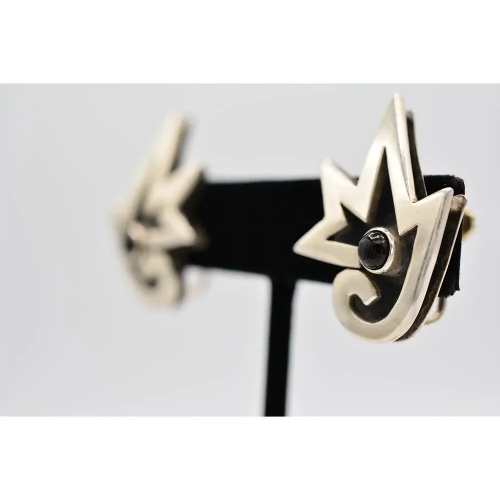 Unknown stunning earrings
